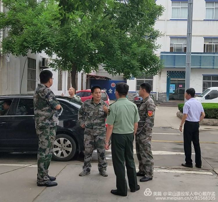 小路口镇东雷村的规范化建设一直走在全县工作前列,全体人员一块到