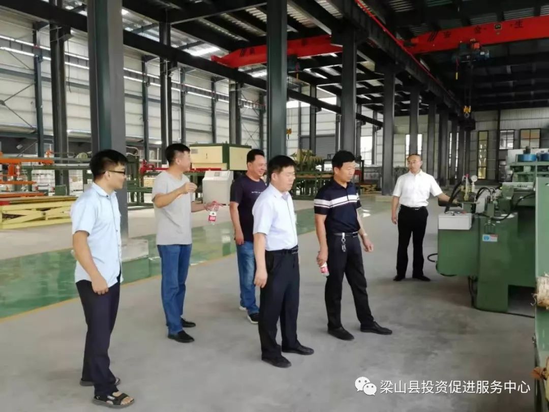 活动期间,县政协副主席王学灵带队走访了临沂天翔鼎立达木业有限公司